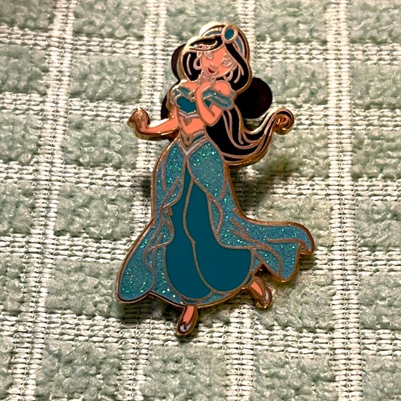DisneyElegant Princess Jasmine from Alladin Trading Enamel Pin - Picture 1 of 3